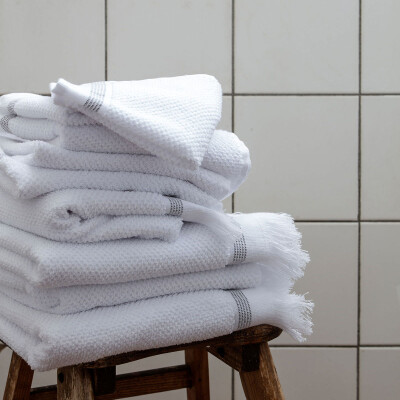 Towel, 50x100 cm, White w. grey stripes