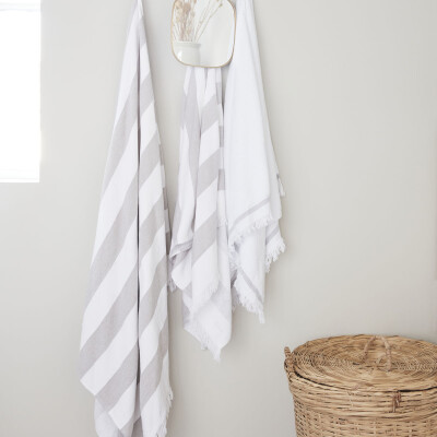Towel, 100x180 cm, White w. grey stripes