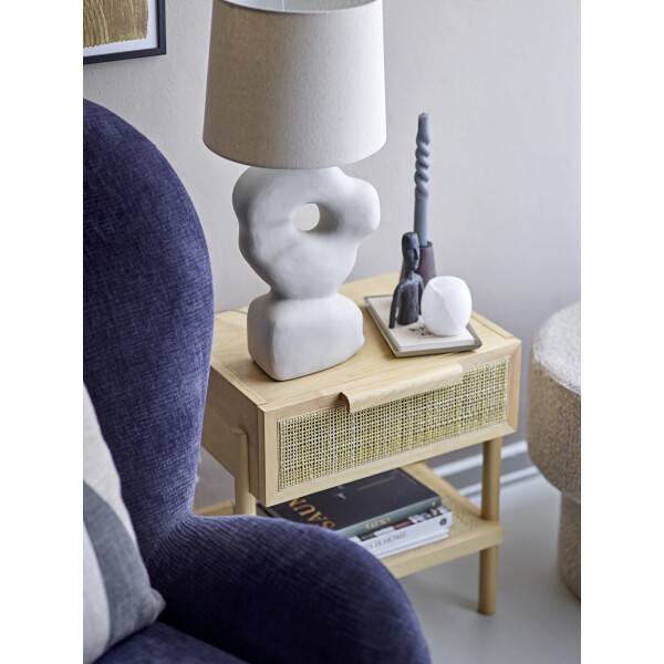 Manon Sidetable, Nature, Pine